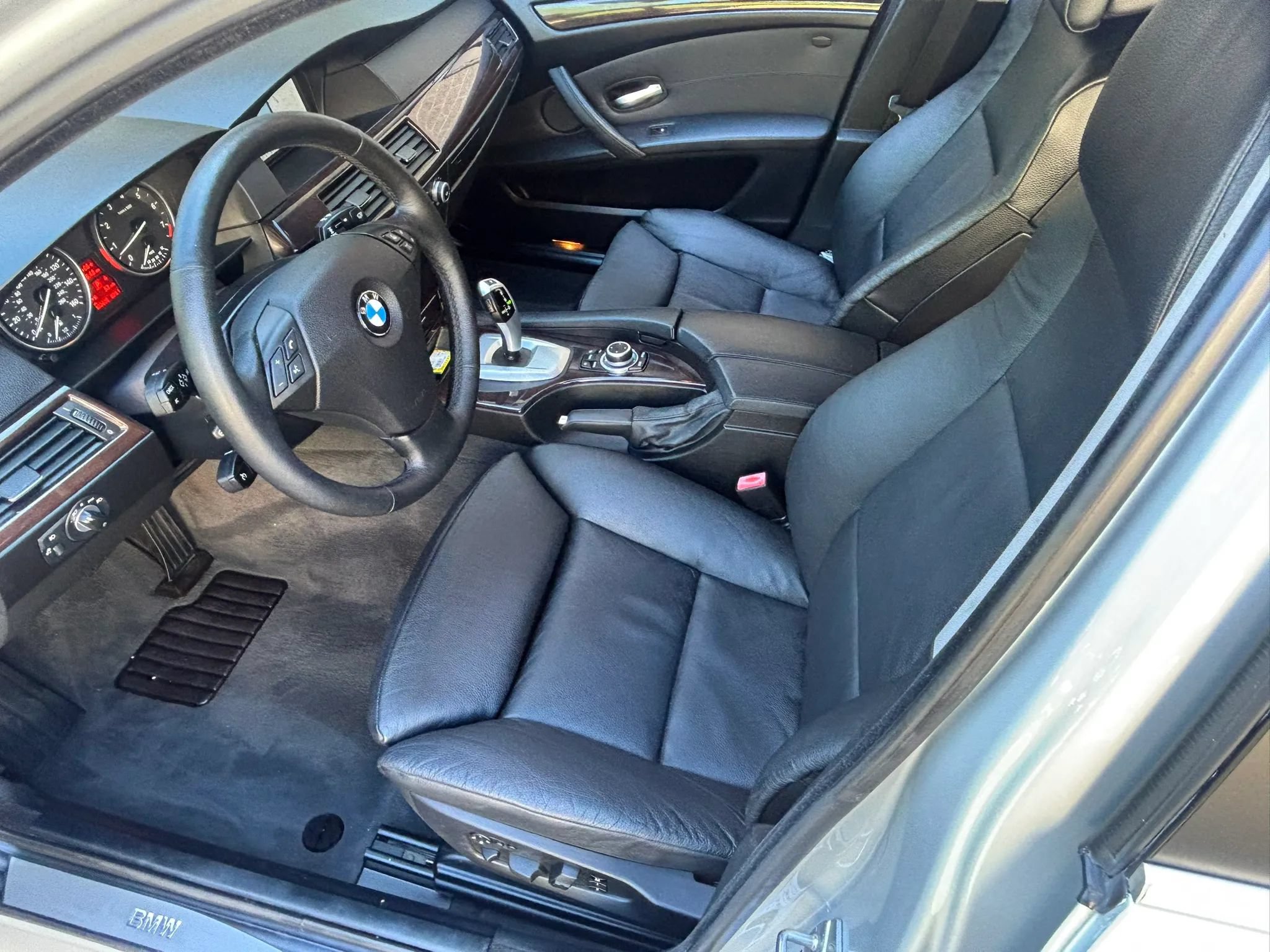 Used 2010 BMW 535i xDrive Wagon AWD/4WD image 17