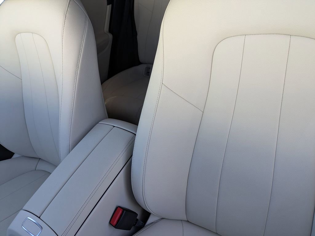Used 2025 Mercedes-Benz GLA 250 4MATIC image 16