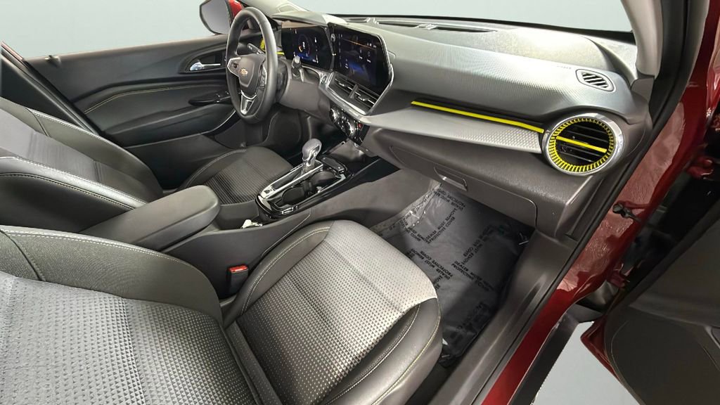 Certified 2025 Chevrolet Trax LT w/ Driver Confidence Package image 32