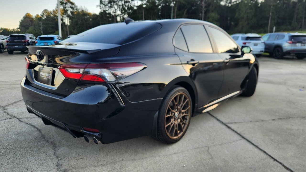 Used 2023 Toyota Camry SE FWD image 3