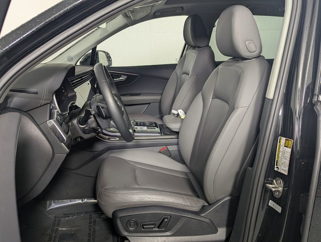 Used 2025 Audi Q7 3.0T Premium Plus image 12