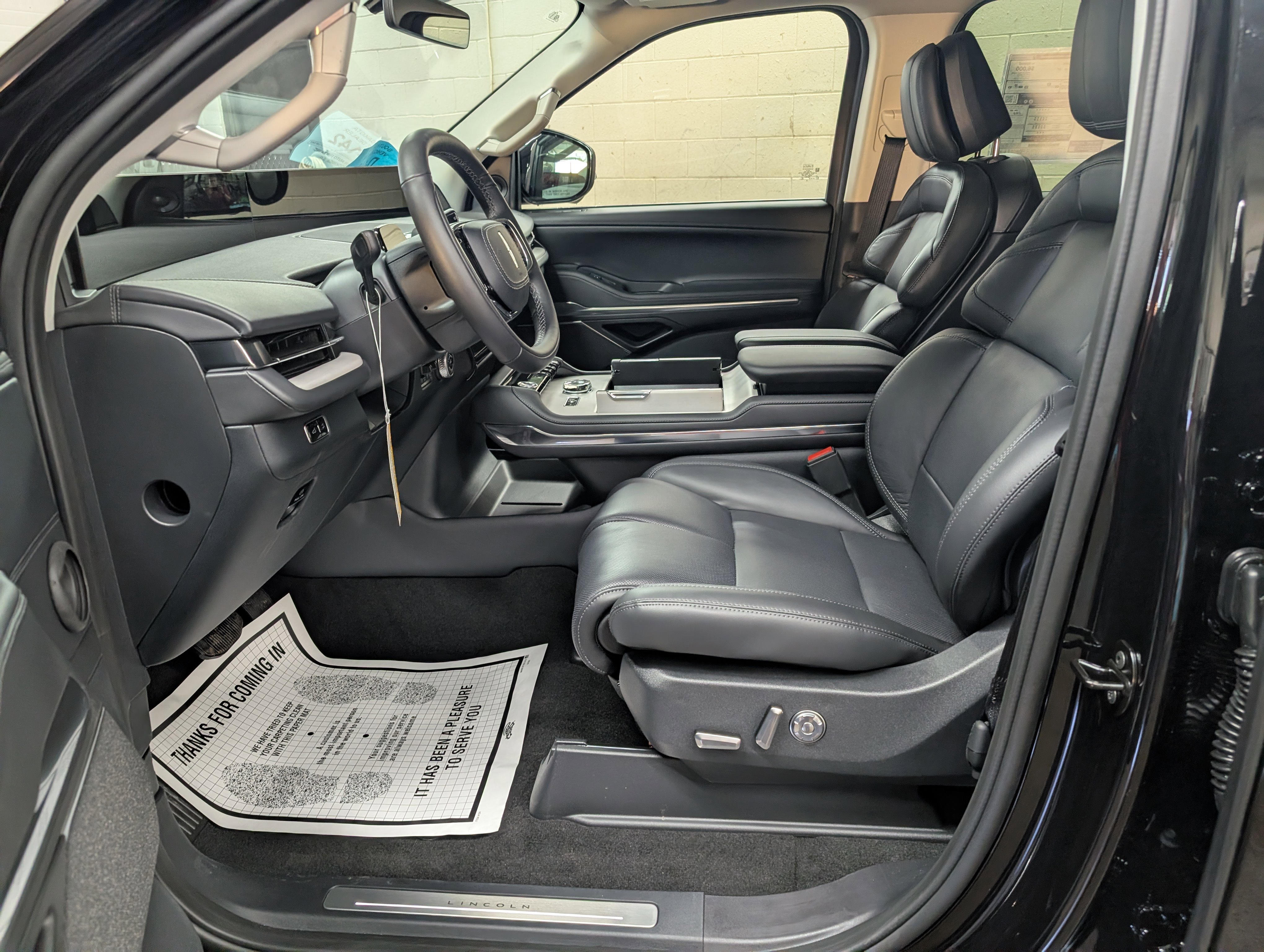 New 2026 Lincoln Navigator L Reserve image 12