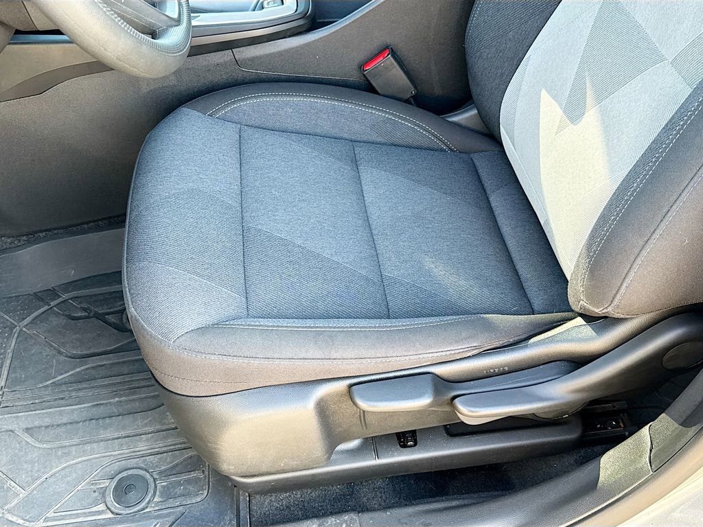 Used 2025 Chevrolet Trax LS w/ LS Convenience Package image 18