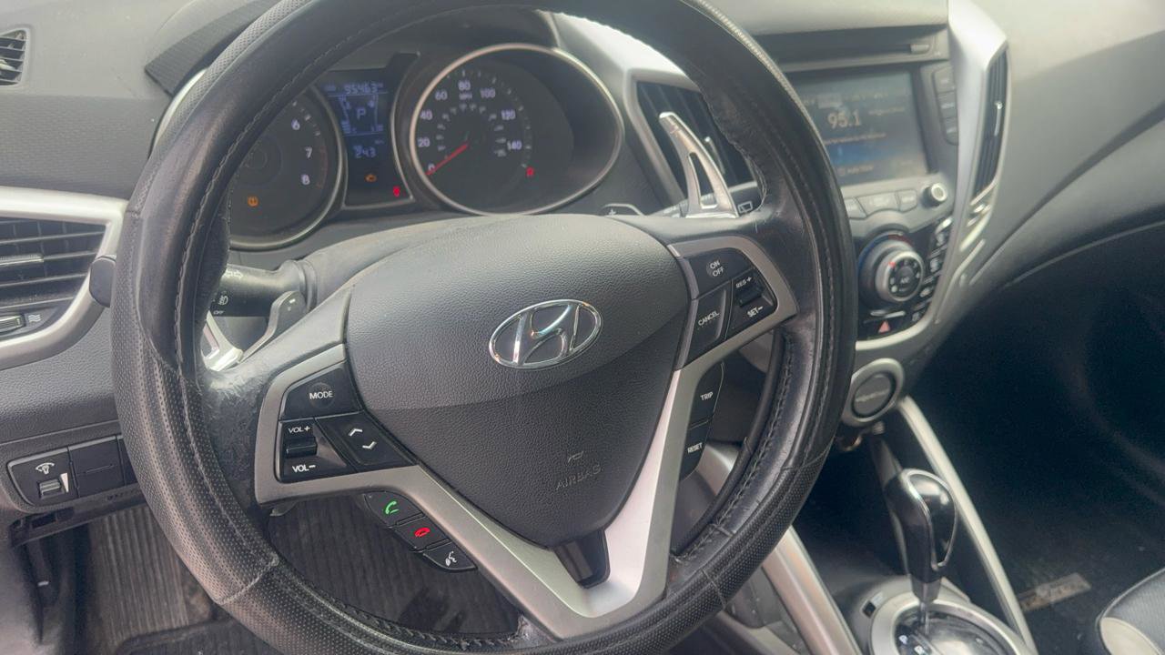 Used 2012 Hyundai Veloster w/ Style Pkg image 10