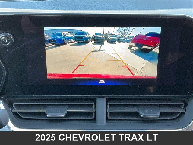 Used 2025 Chevrolet Trax LT w/ LT Convenience Package image 19
