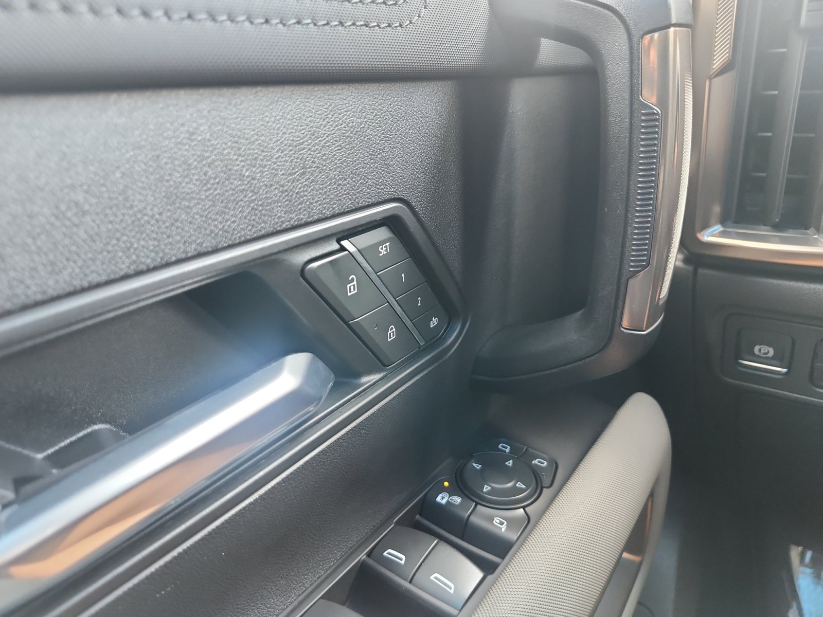 Used 2025 GMC Hummer EV 2X AWD/4WD image 18