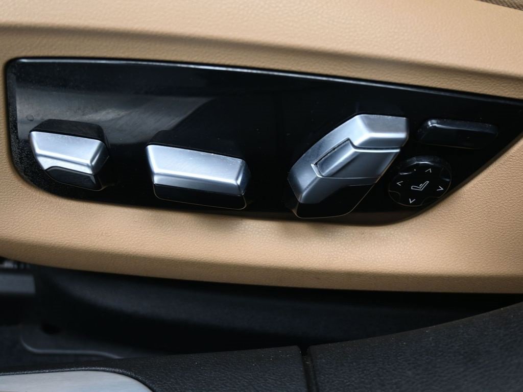 Used 2020 BMW 740i w/ Premium Package image 33