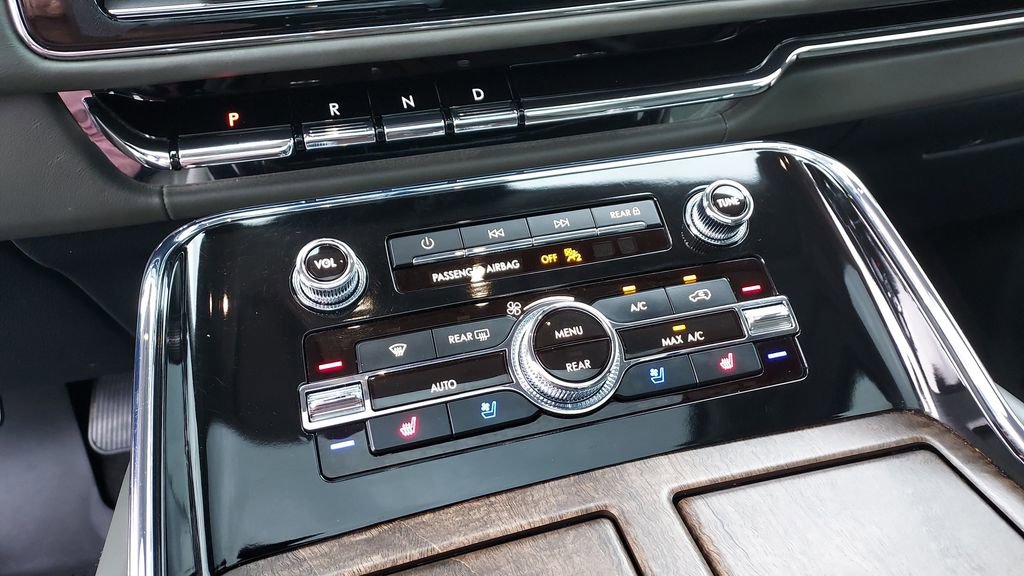 Used 2024 Lincoln Navigator Black Label image 17