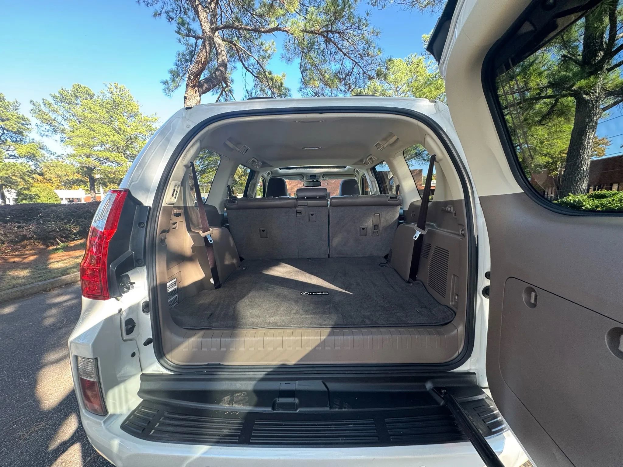 Used 2013 Lexus GX 460 image 33