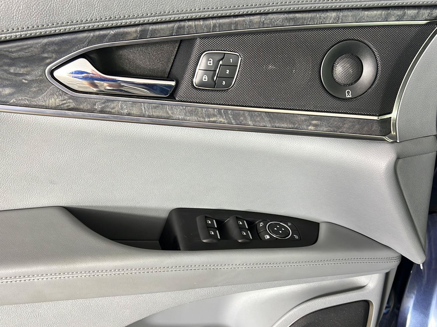 Used 2019 Lincoln Nautilus Reserve AWD/4WD image 16