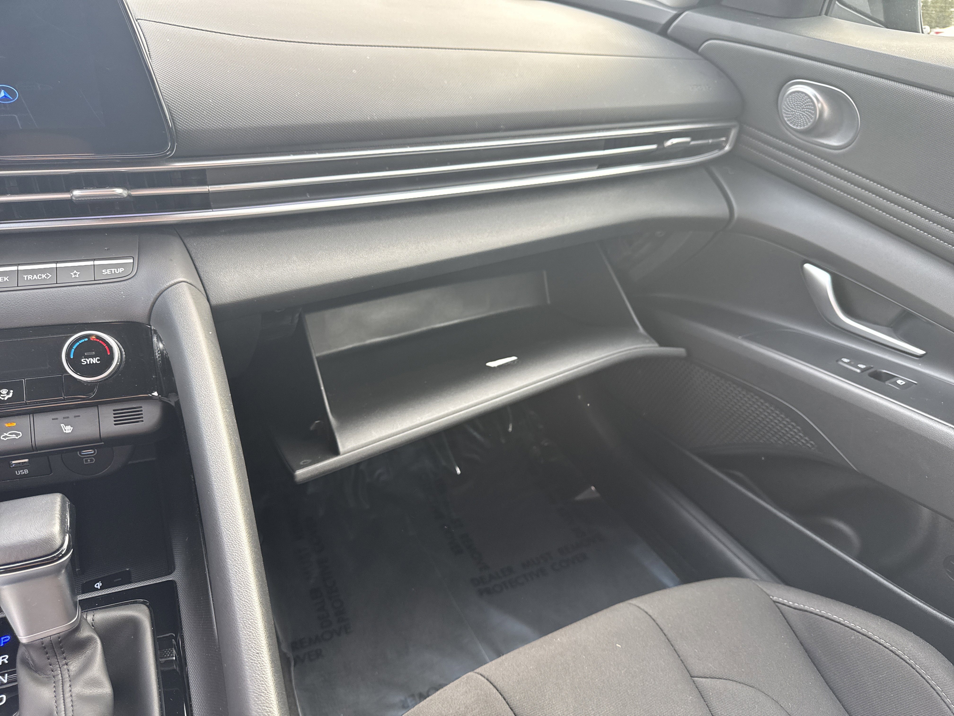 Used 2024 Hyundai Elantra SEL w/ Convenience Package image 25