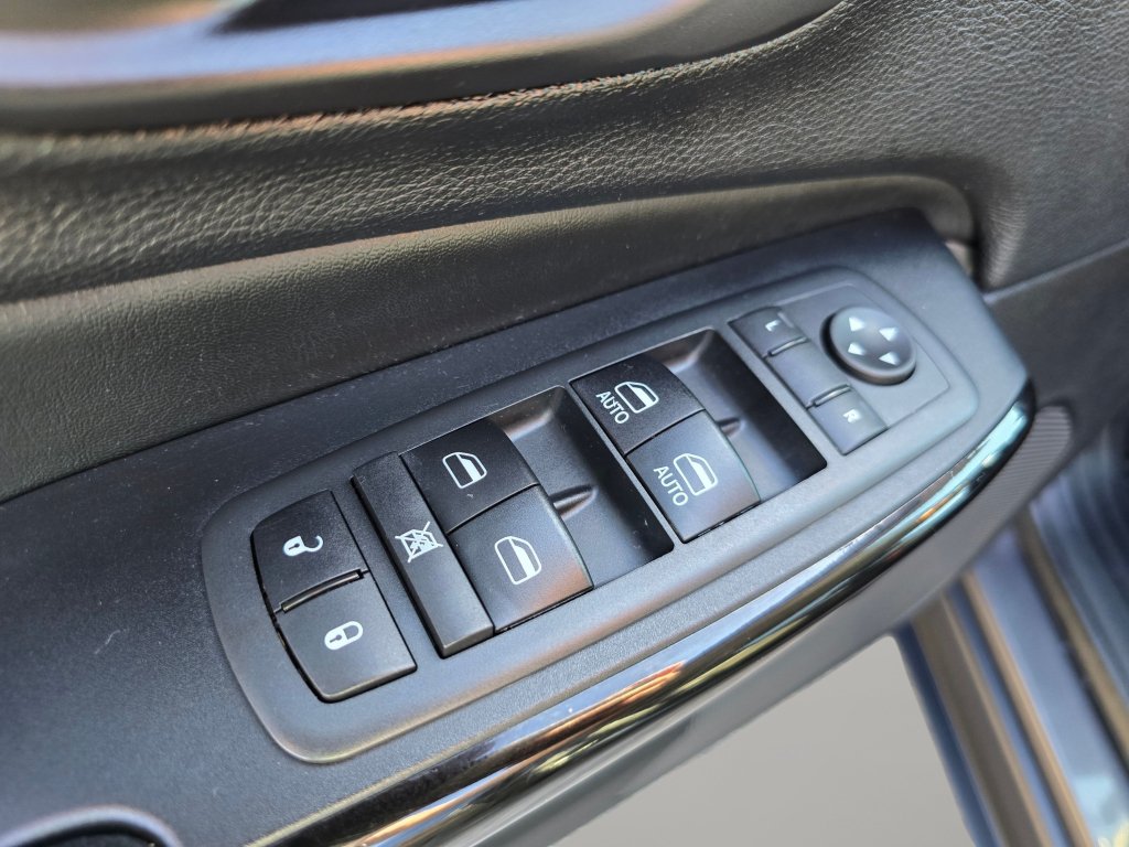 Used 2020 Jeep Cherokee Latitude Plus AWD/4WD image 29