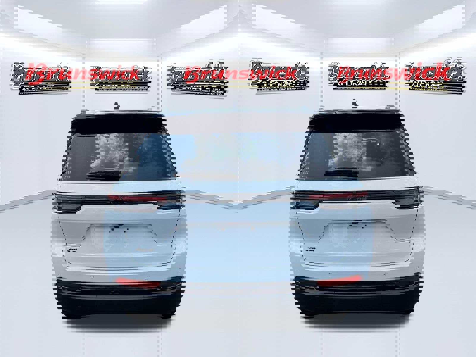 New 2025 Jeep Grand Cherokee Altitude image 4