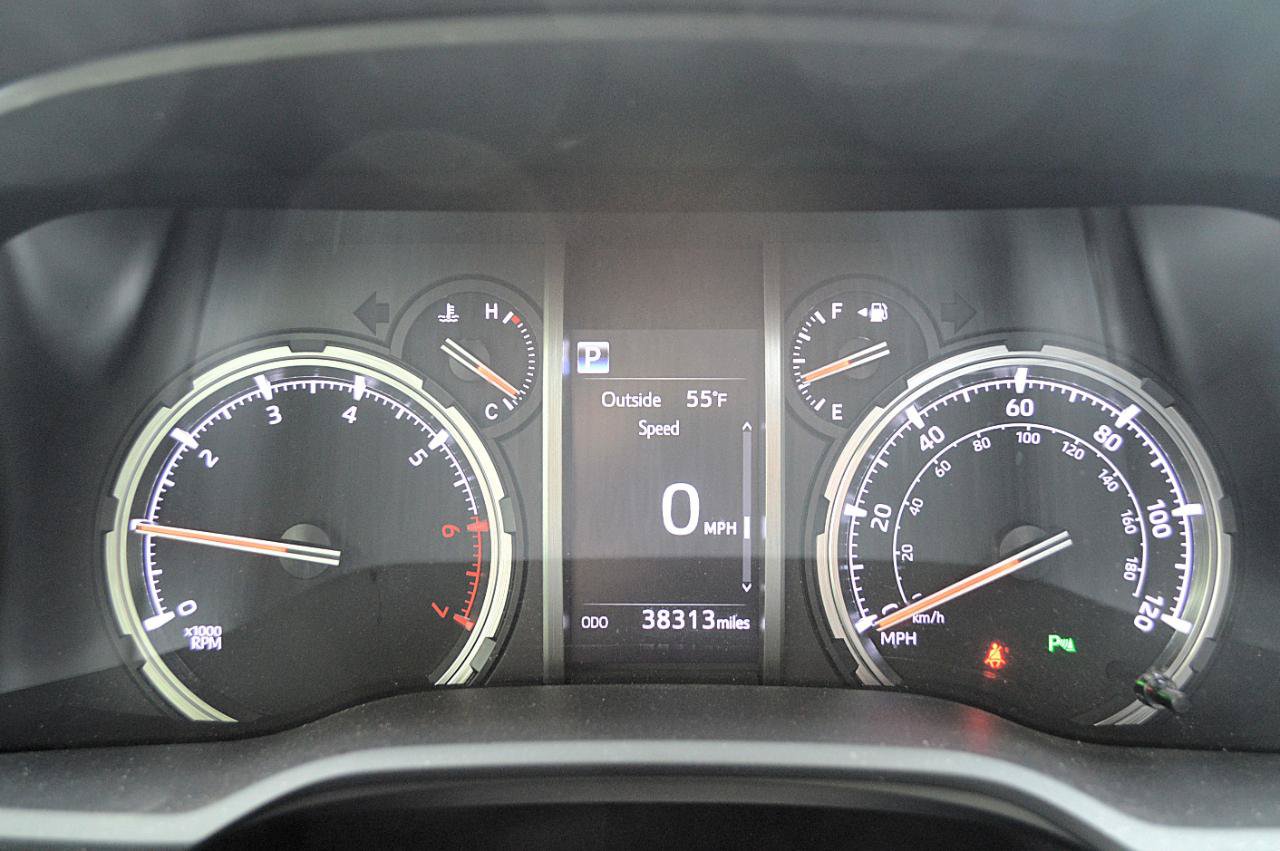 Used 2023 Toyota 4Runner Limited AWD/4WD image 32
