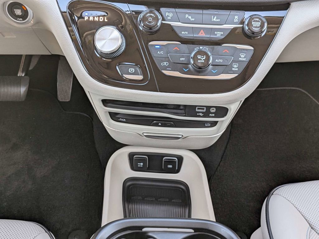 Used 2018 Chrysler Pacifica Limited w/ Advanced Safetytec Group FWD image 20