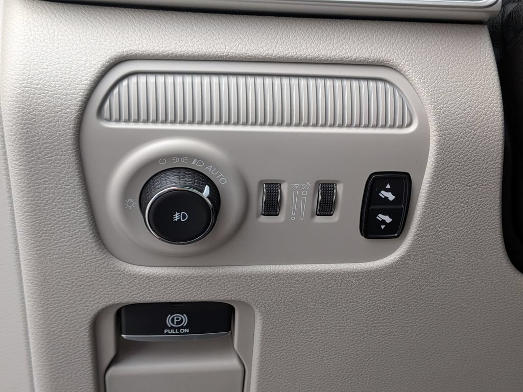 Used 2022 Jeep Wagoneer Series III AWD/4WD image 18