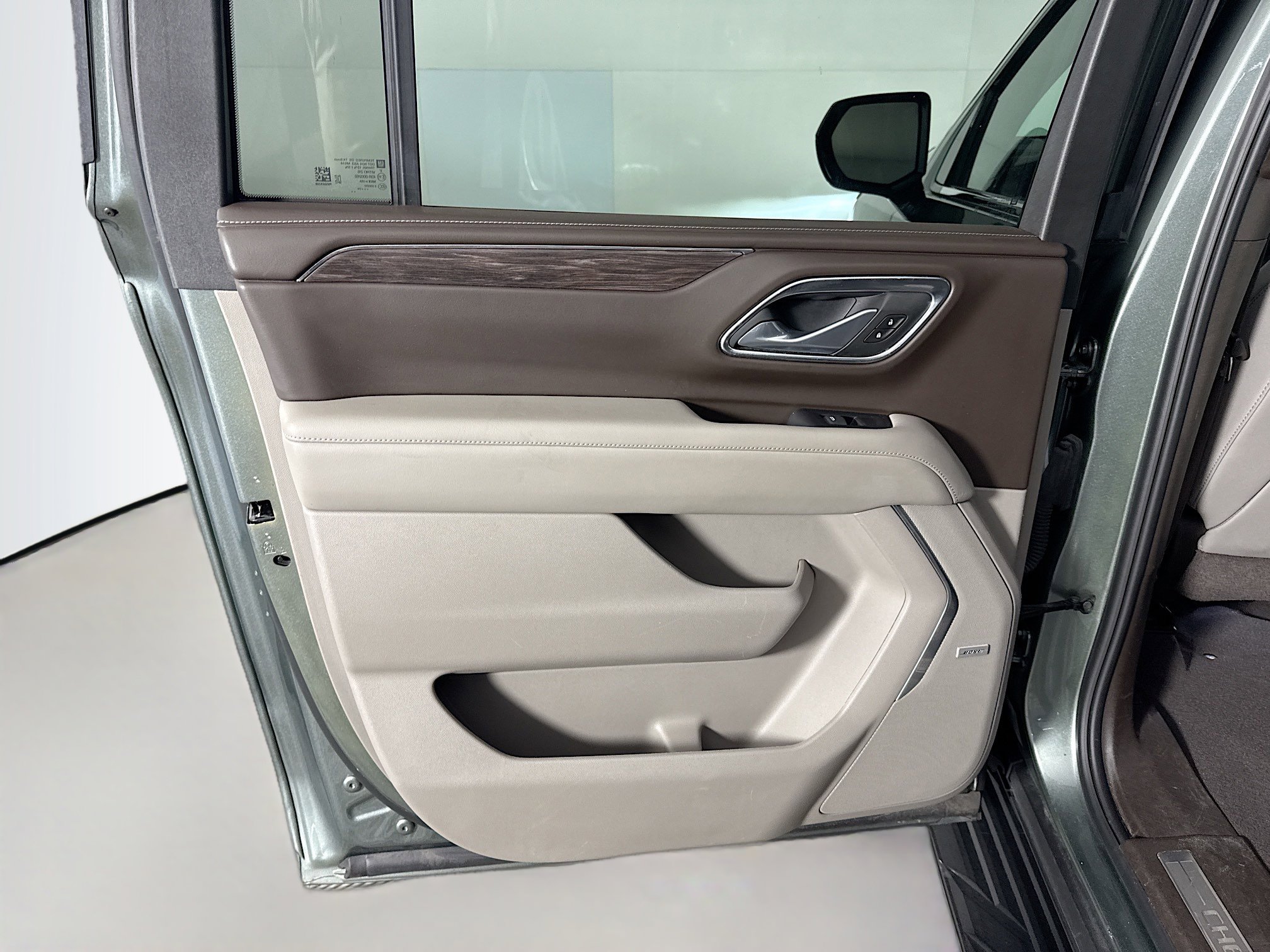 Used 2024 Chevrolet Suburban LT RWD image 26