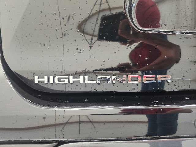Certified 2025 Toyota Highlander Limited AWD/4WD image 24