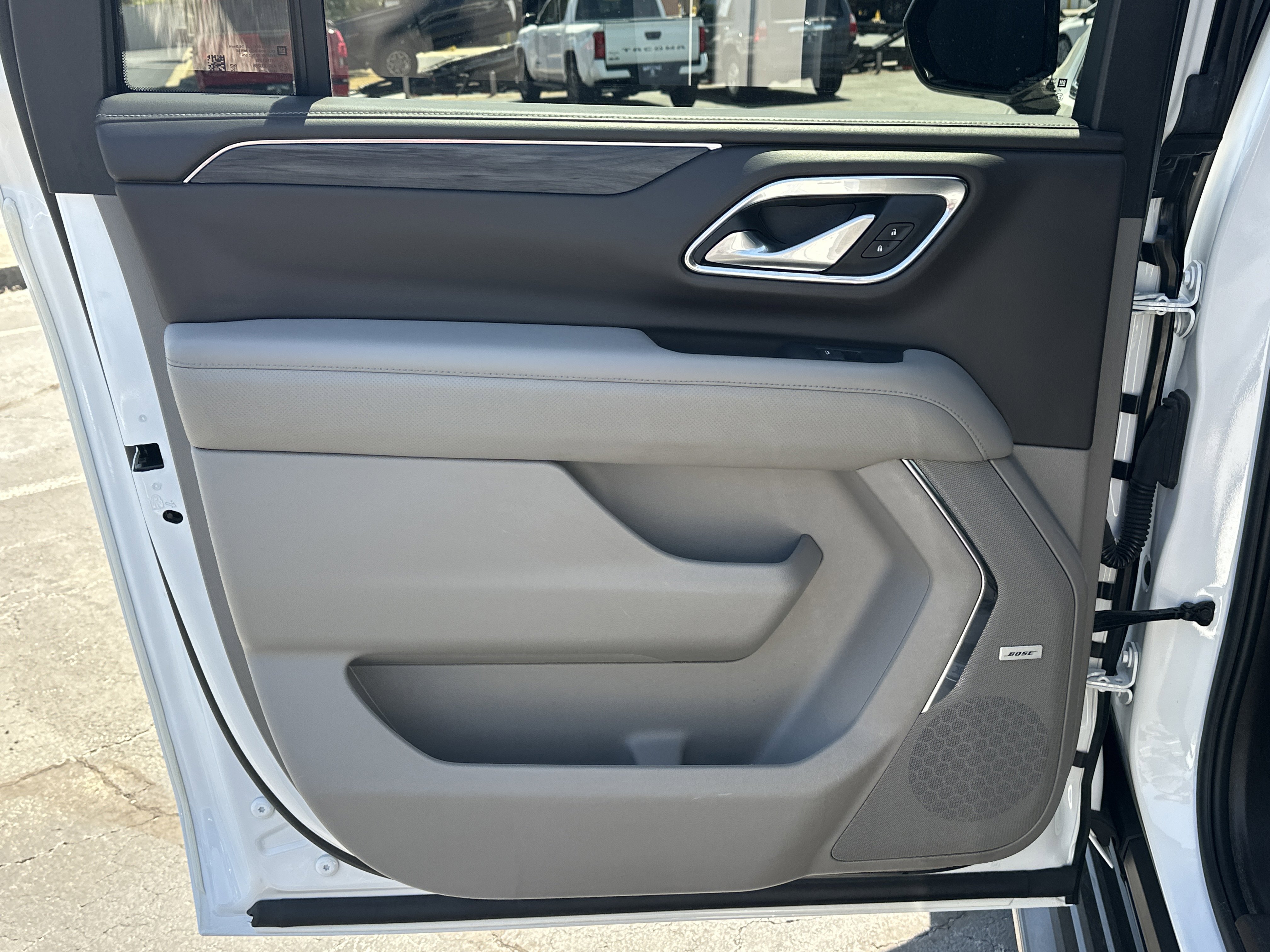 Used 2023 GMC Yukon XL SLT AWD/4WD image 22