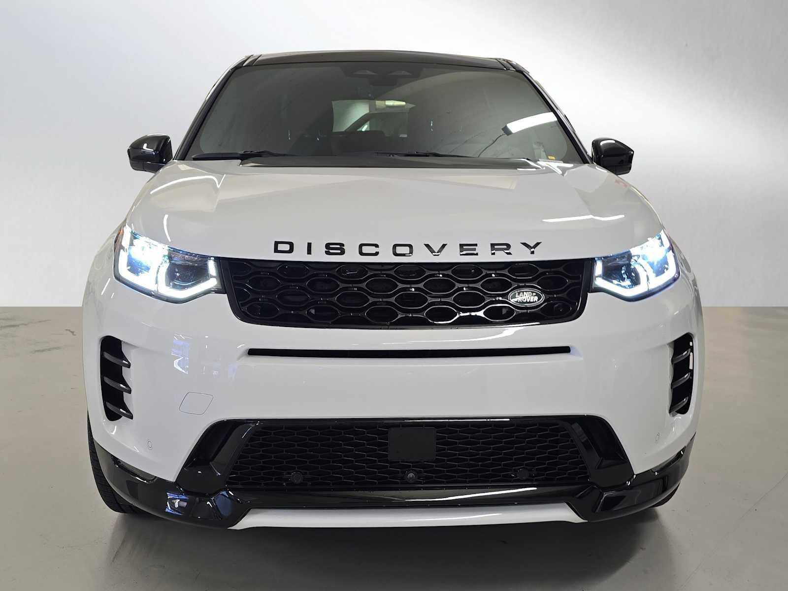 Certified 2025 Land Rover Discovery Sport Dynamic SE image 8