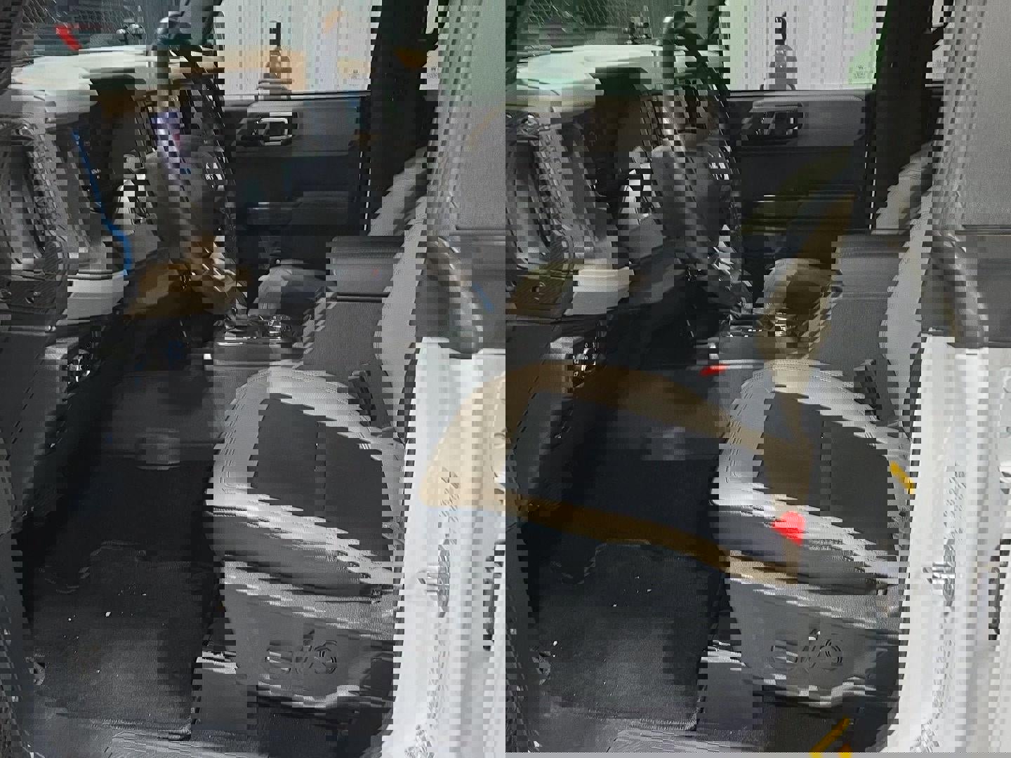 Used 2024 Ford Bronco Wildtrak image 8