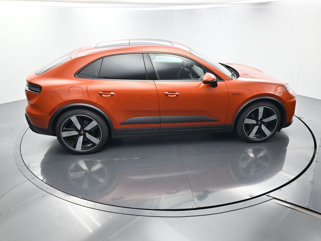 Certified 2025 Porsche Macan Electric image 40