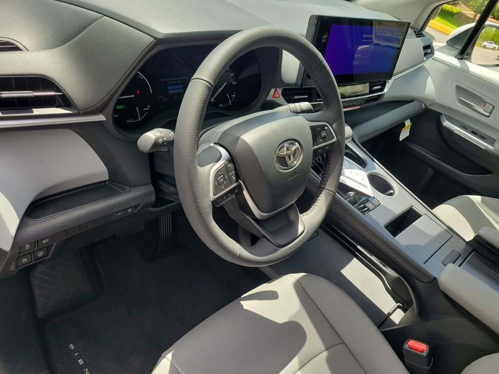 New 2026 Toyota Sienna XLE FWD image 7