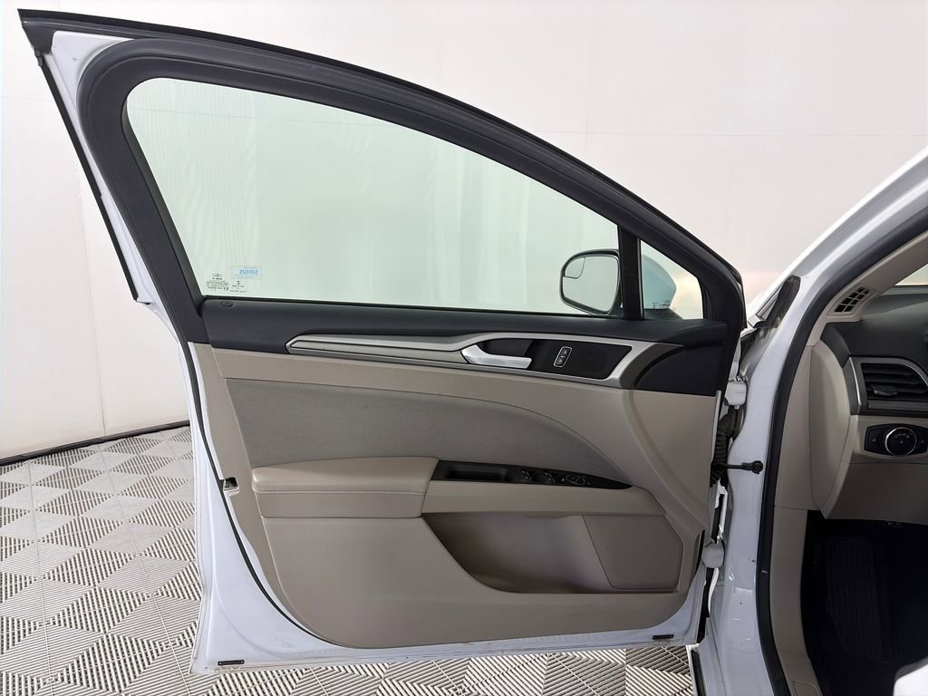 Used 2018 Ford Fusion SE image 10