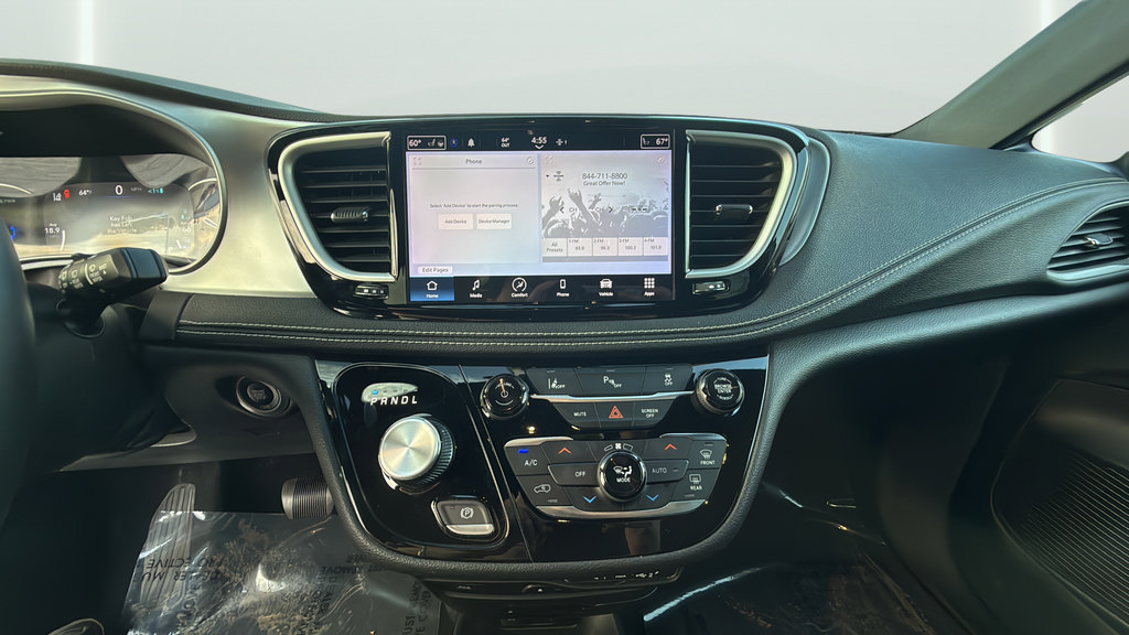 Used 2021 Chrysler Pacifica Touring w/ Uconnect Theater Family Group FWD image 19