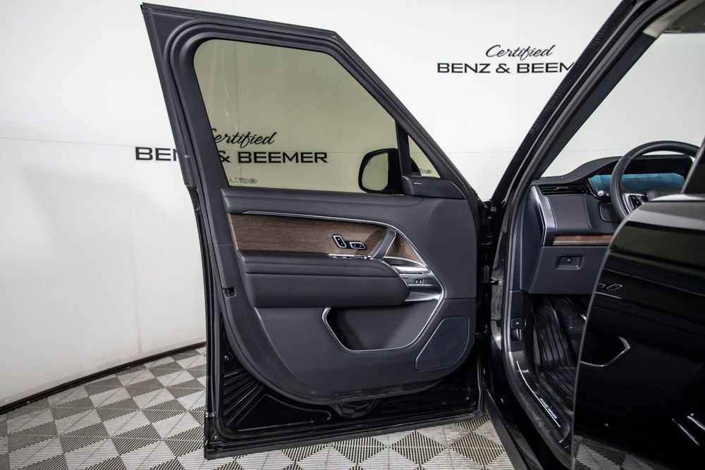 Used 2025 Land Rover Range Rover SE image 20