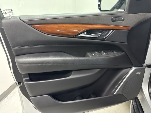 Used 2020 Cadillac Escalade ESV Luxury AWD/4WD image 8