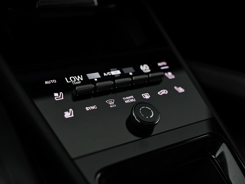Used 2024 Porsche Cayenne AWD/4WD image 40