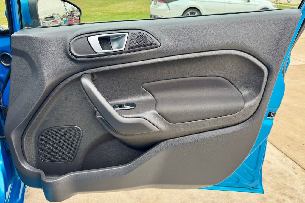 Used 2015 Ford Fiesta SE image 13