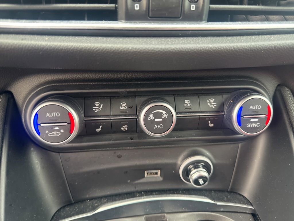 Used 2024 Alfa Romeo Stelvio Sprint image 11