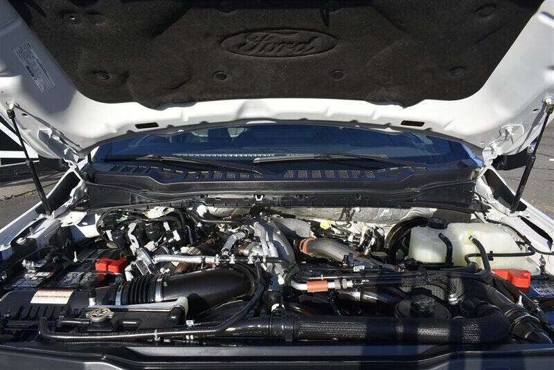Used 2024 Ford F350 Platinum image 9