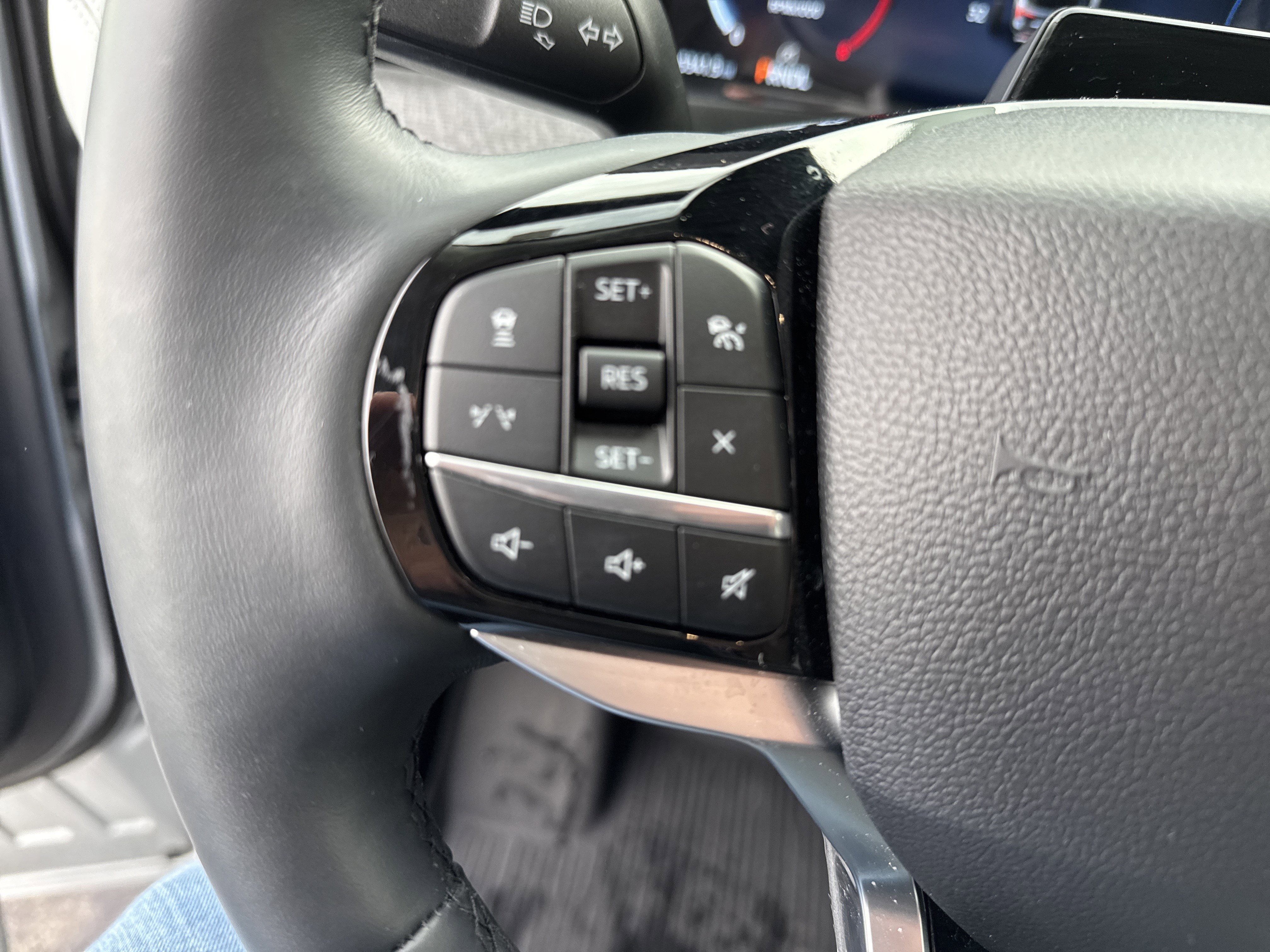 Used 2025 Ford Explorer Platinum w/ Ultimate Package image 31