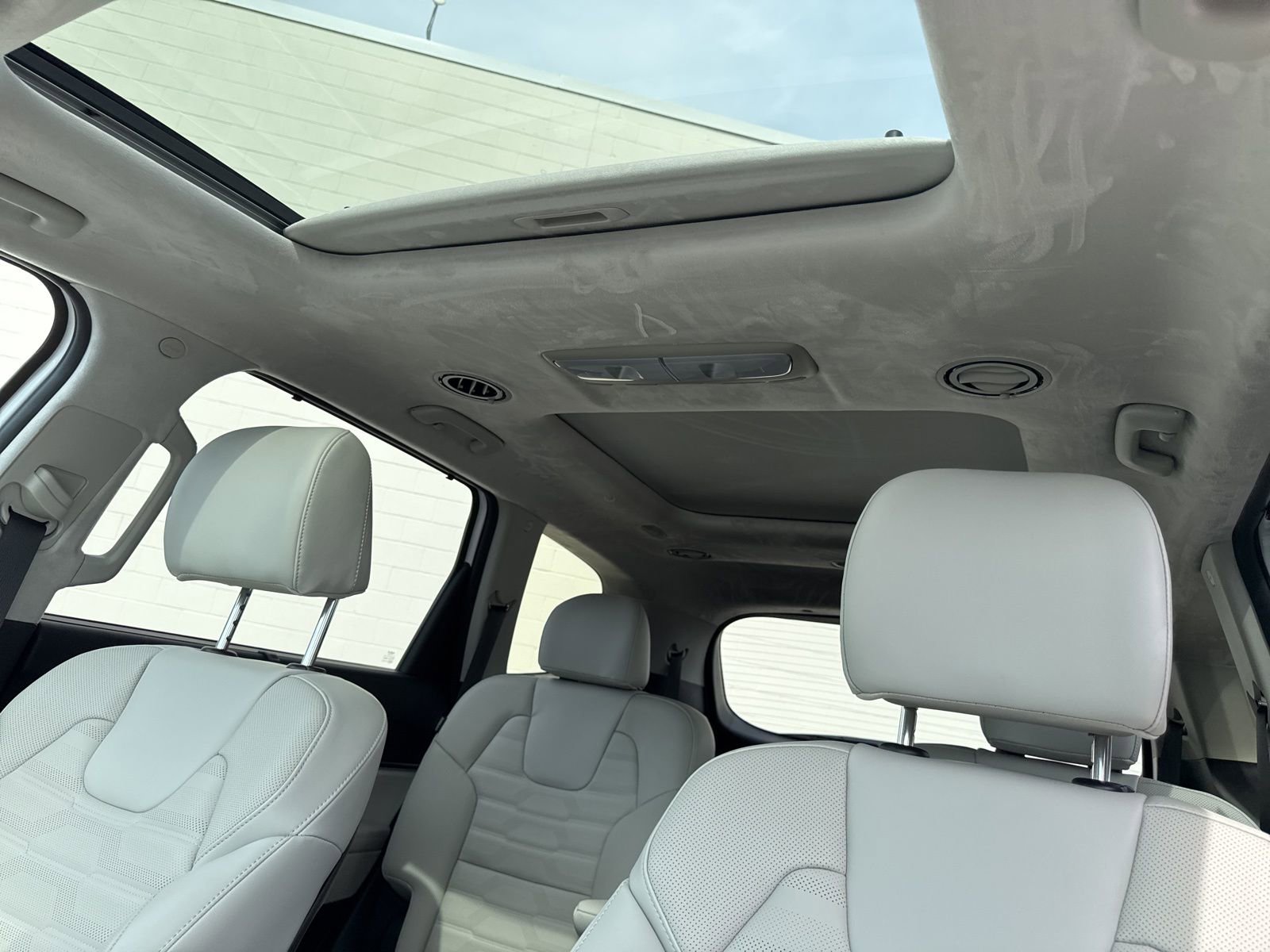 Used 2025 Kia Telluride SX Prestige image 36