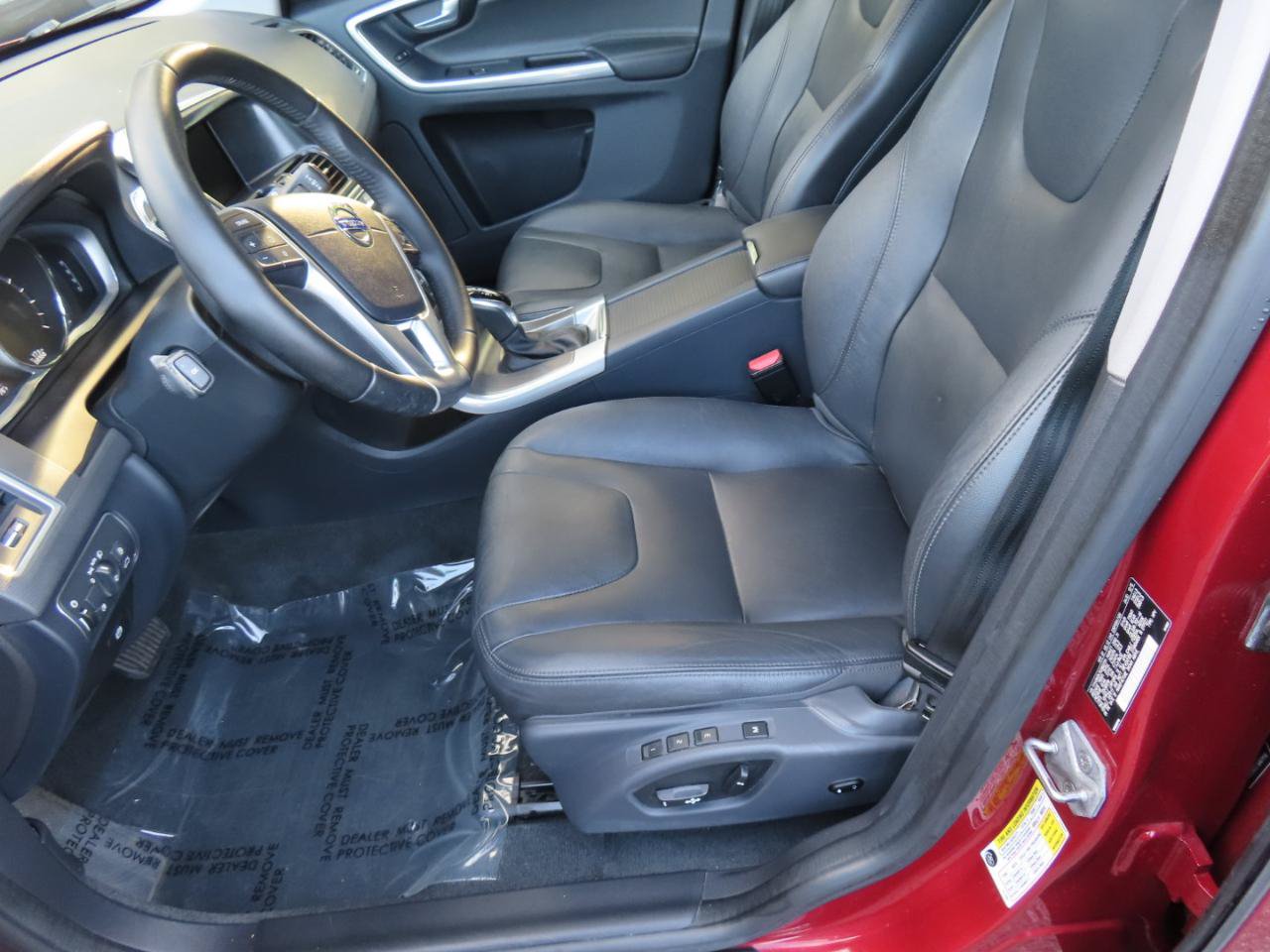 Used 2016 Volvo XC60 T6 w/ Proximity Package FWD image 11