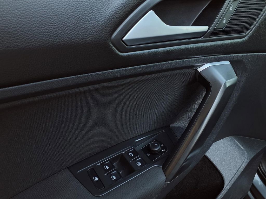 Used 2021 Volkswagen Tiguan S image 16