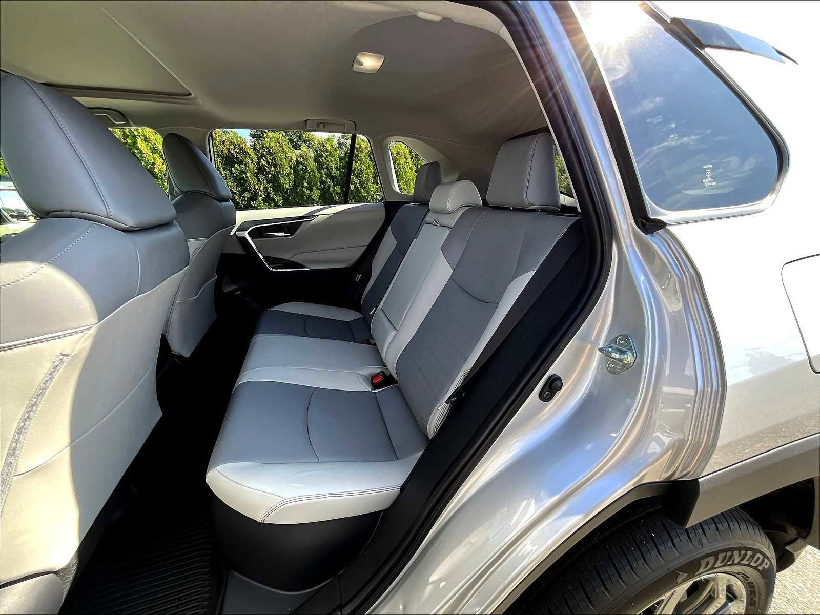 Used 2025 Toyota RAV4 XLE Premium image 15