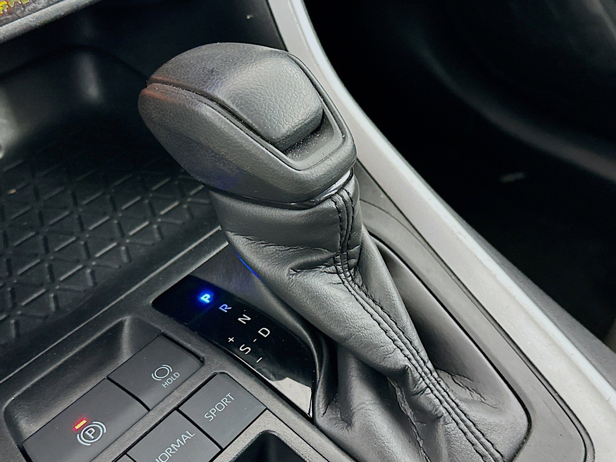 Used 2024 Toyota RAV4 XLE image 25