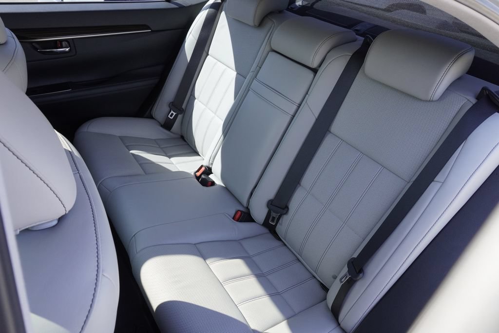 Used 2017 Lexus ES 350 w/ Luxury Package FWD image 30