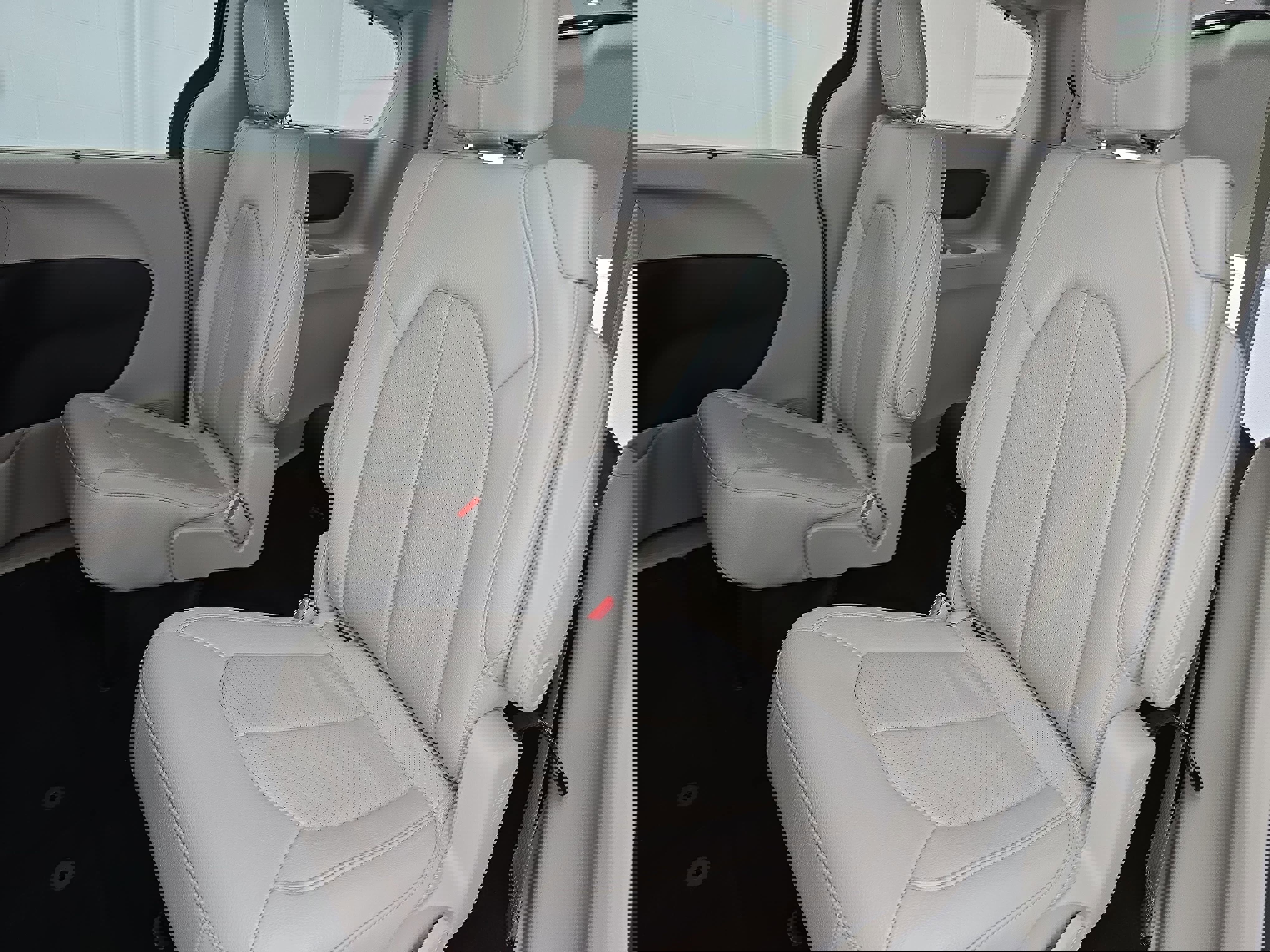 Used 2018 Chrysler Pacifica Touring-L image 15