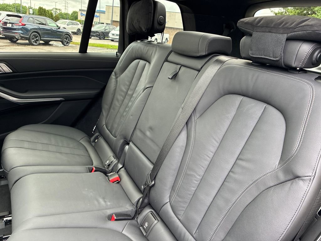 Used 2022 BMW X7 xDrive40i w/ M Sport Package AWD/4WD image 20