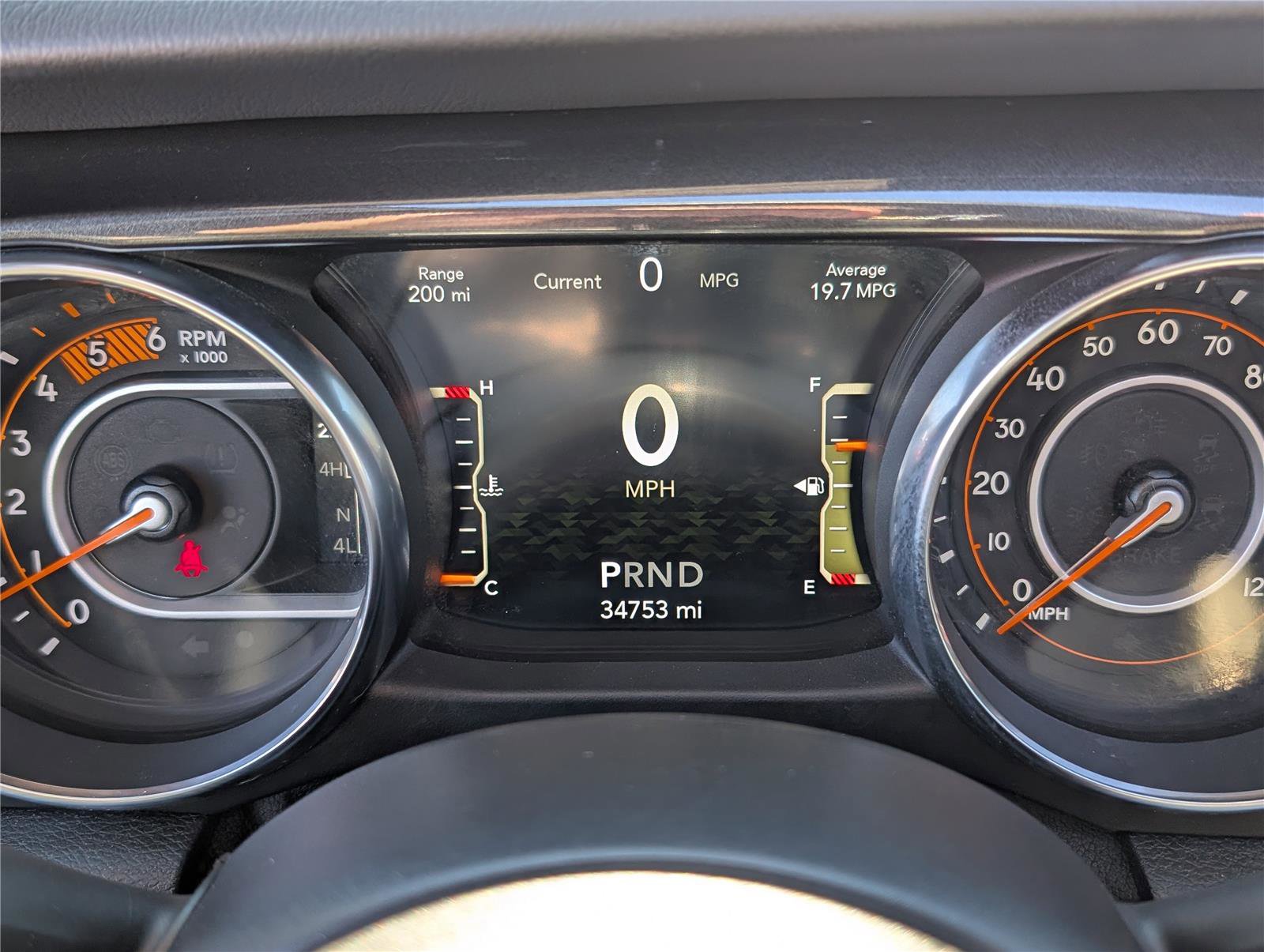 Used 2020 Jeep Wrangler Unlimited Sahara image 32