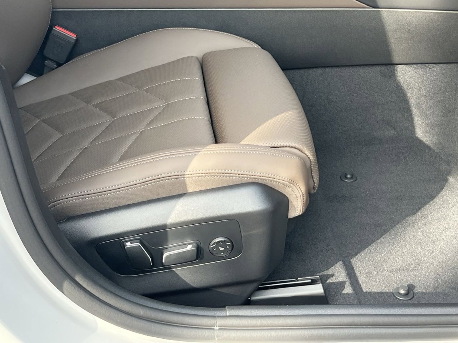 Certified 2025 BMW 530i xDrive w/ Premium Package image 26