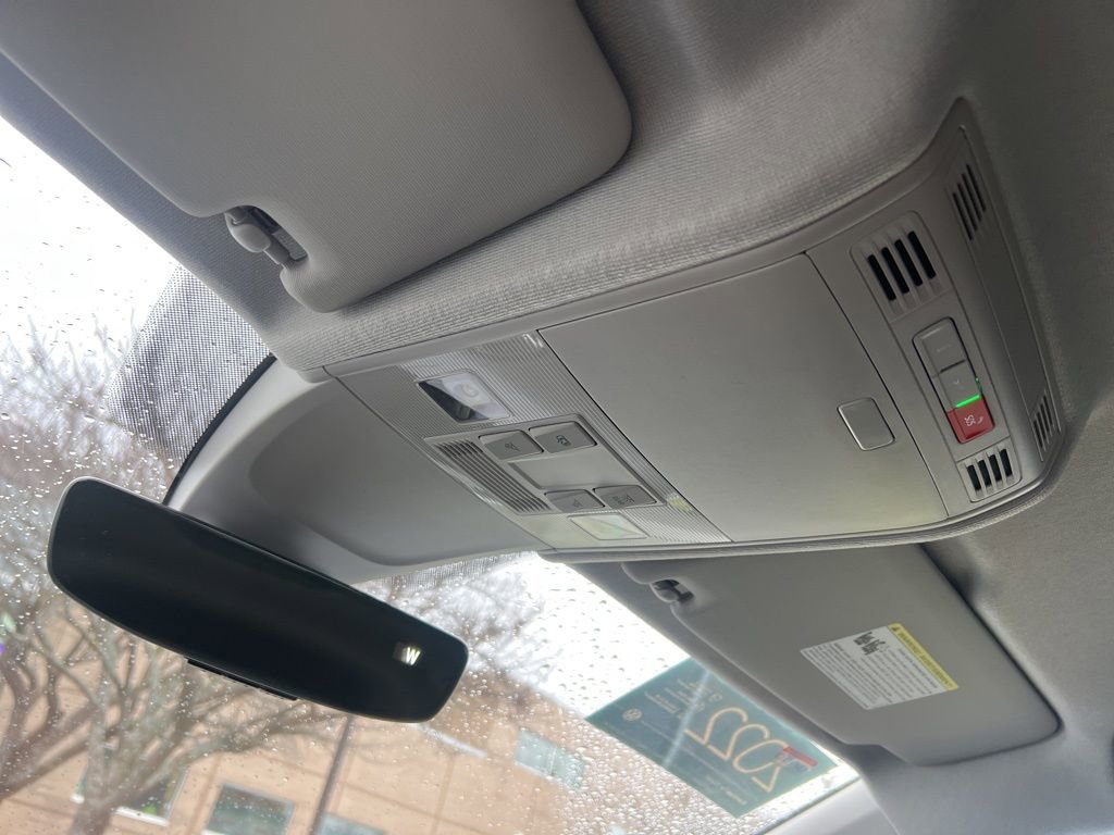 Used 2022 Volkswagen Tiguan SE image 22