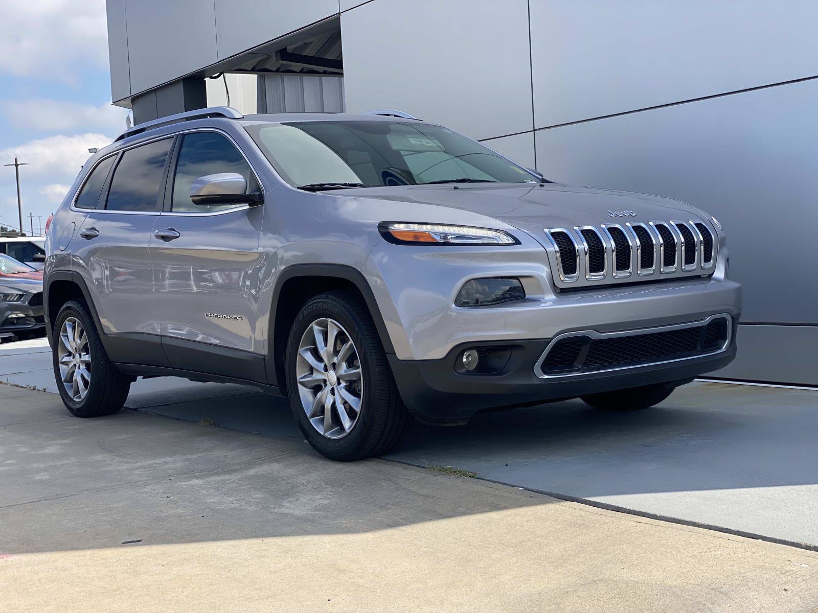 Used 2018 Jeep Cherokee Limited FWD image 1