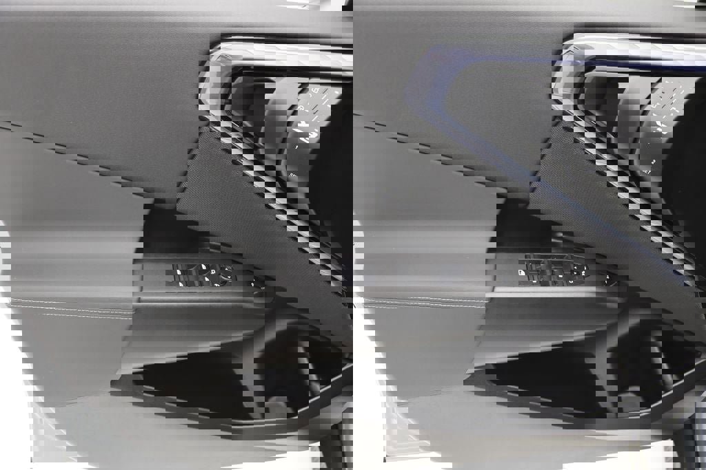 Used 2025 BMW X3 xDrive30i w/ Premium Package image 15