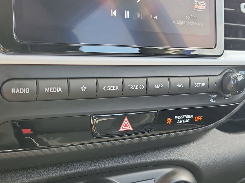 Used 2023 Hyundai Venue Limited FWD image 24